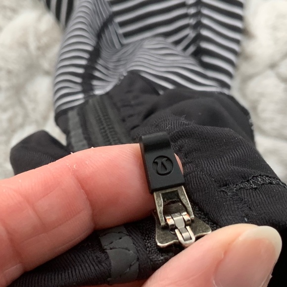 Lululemon Black & White Striped Cropped Leggings 23 Inch Long Zippered Leg Pant - Picture 7 of 9